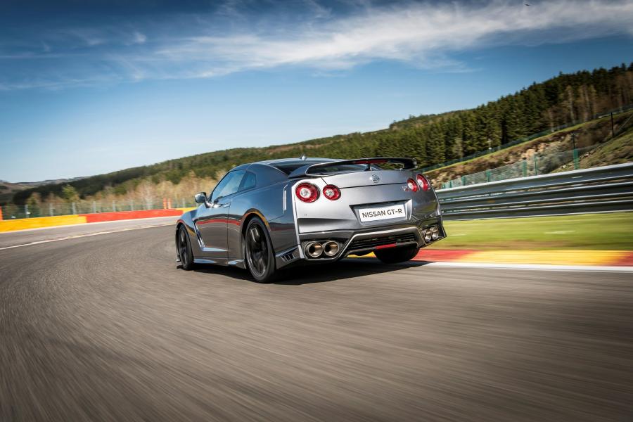  Nissan GT-R 2016 года  (фото 34 из 40)